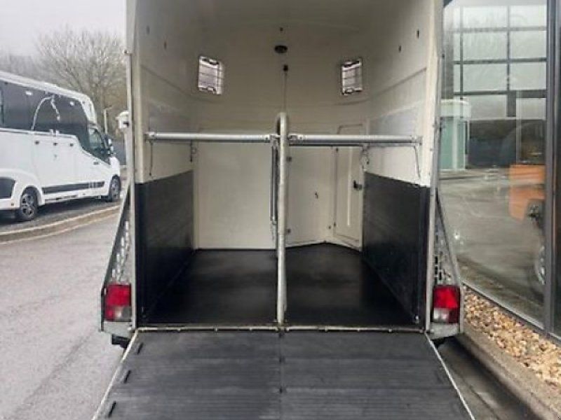 Böckmann Big Master 2-Pferde Vollpoly 2,4t Sattelkammer