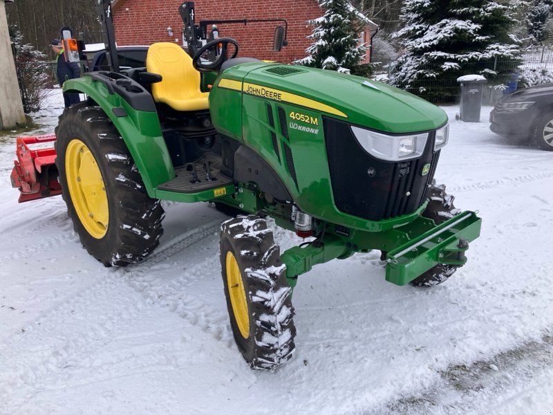 John Deere 4052M