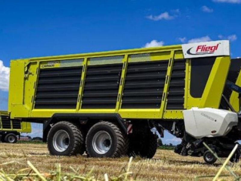 Fliegl CARGOS 8000/9000 Kurzschnittkombiladewagen, 