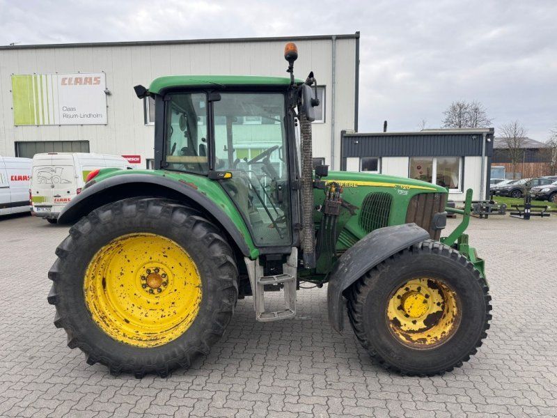 John Deere 6320