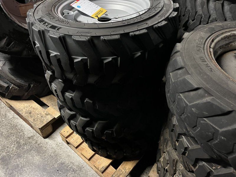 27x8.50-15EM ET30 5 Loch