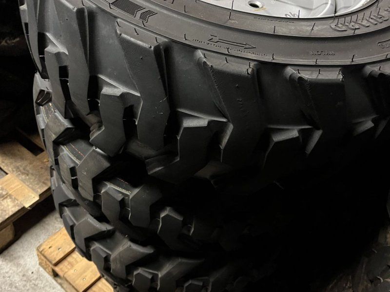 27x8.50-15EM ET30 5 Loch