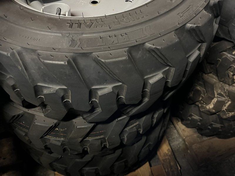 27x8.50-15EM ET30 5 Loch