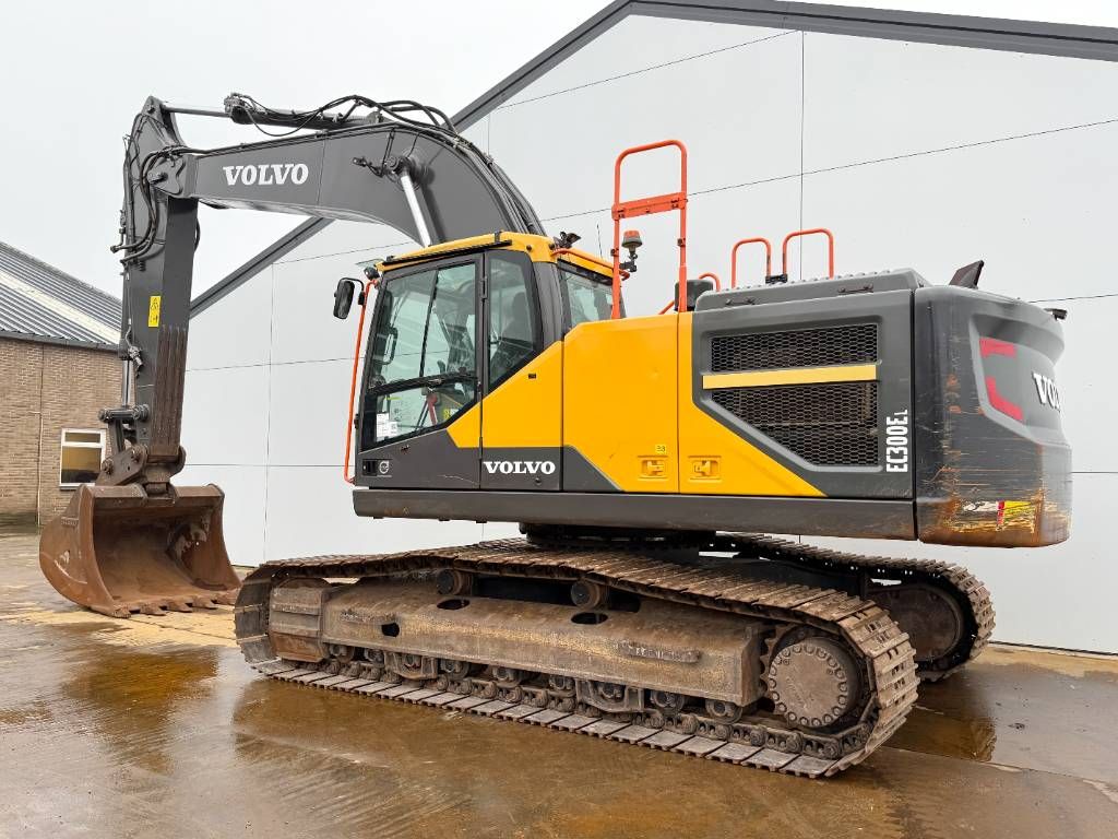 Volvo EC300EL - Hammer Lines / Quick Coupler / Camera