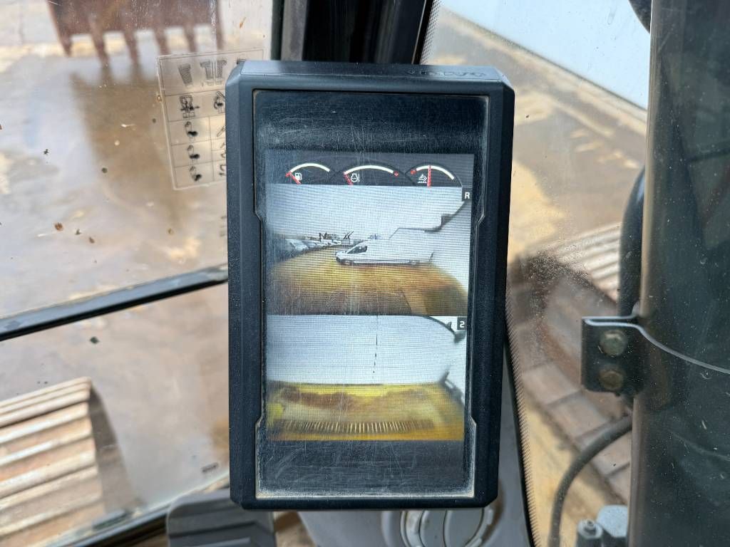 Volvo EC300EL - Hammer Lines / Quick Coupler / Camera