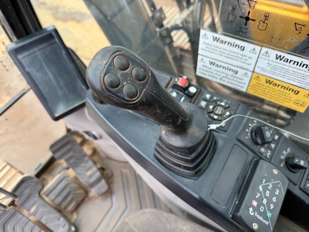 Volvo EC300EL - Hammer Lines / Quick Coupler / Camera