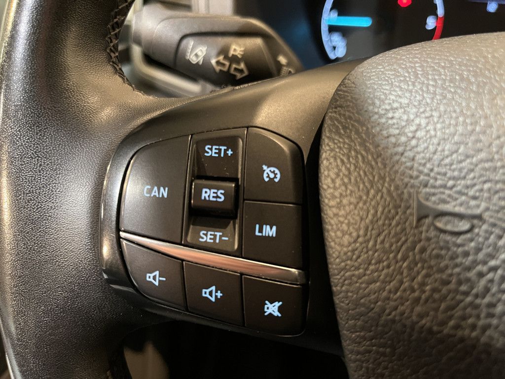 Ford Transit 2.0 TDCI L2 AWD 4X4 170 PK Open Laadbak / Euro 6 / Airco / Cruise Control / Trekhaak / Camera / 3-Zits / 20.000 KM !!