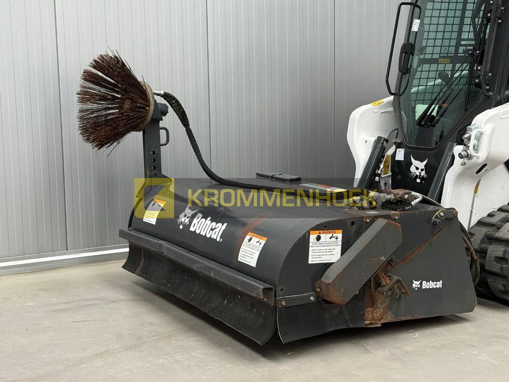 Bobcat 72 Sweeper Bucket KH10037