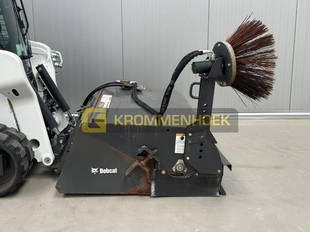 Bobcat 72 Sweeper Bucket KH10037