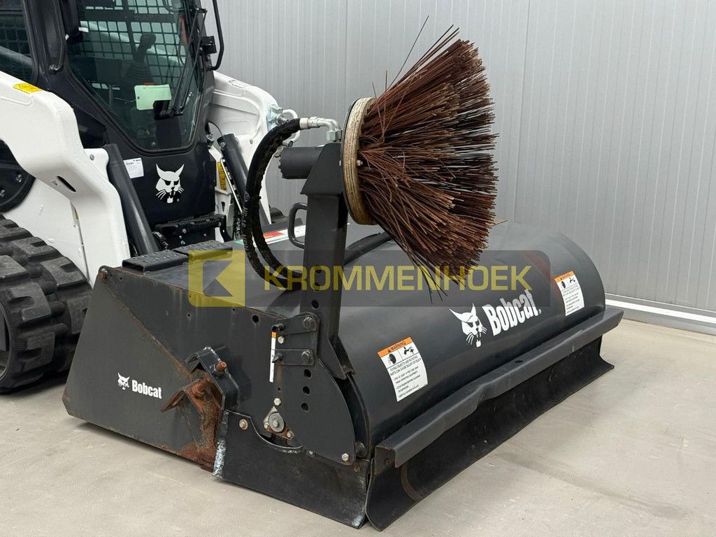 Bobcat 72 Sweeper Bucket KH10037