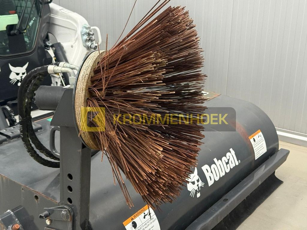 Bobcat 72 Sweeper Bucket KH10037