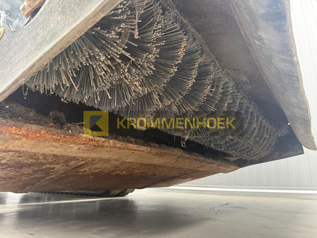 Bobcat 72 Sweeper Bucket KH10037