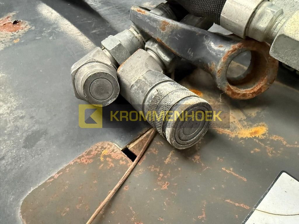 Bobcat 72 Sweeper Bucket KH10037