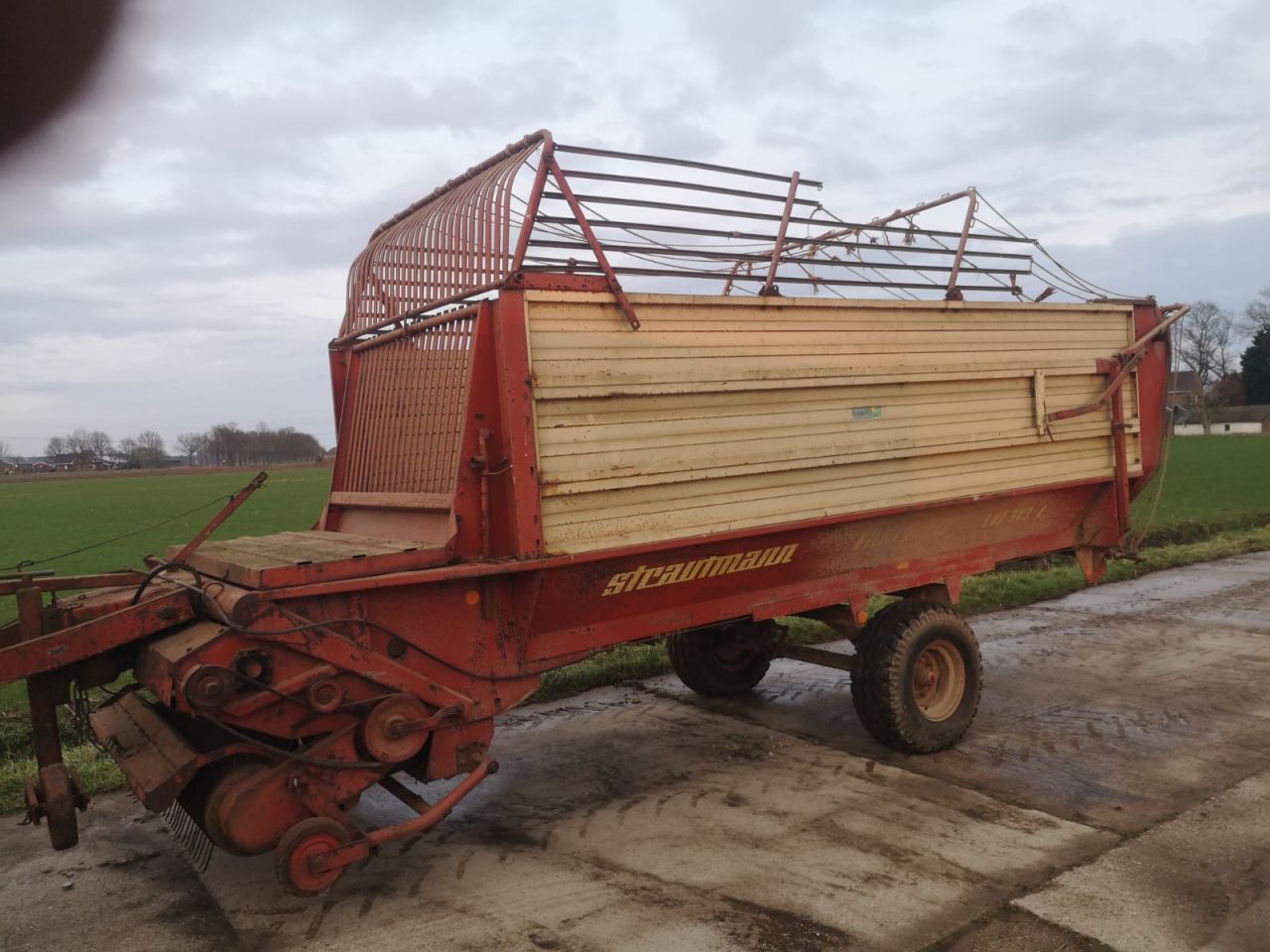 Strautmann Ladeblitz LBF 313 L opraapwagen met kenteken