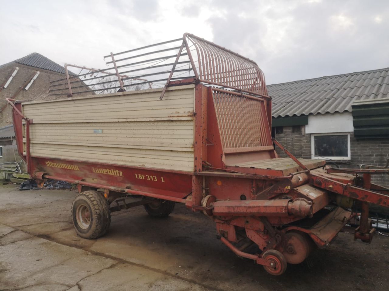 Strautmann Ladeblitz LBF 313 L opraapwagen met kenteken