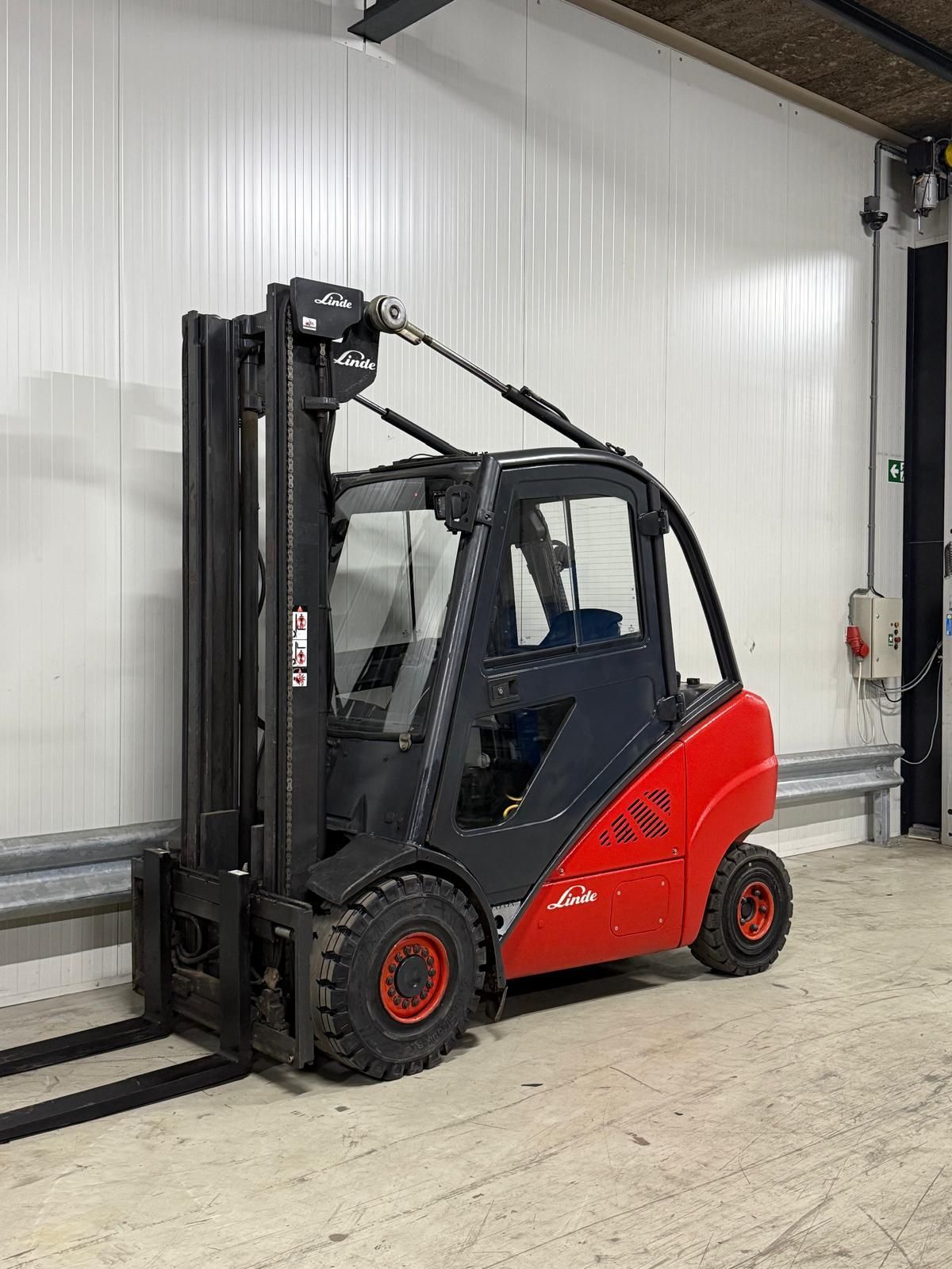 Heftruck linde h30-01 bouwjaar 2012 8200 uur.