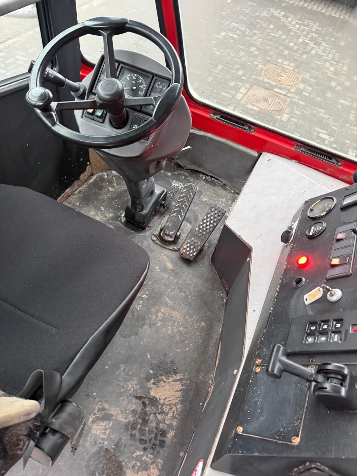 Turminal trekker MOL bj 11-2005 8000 uur