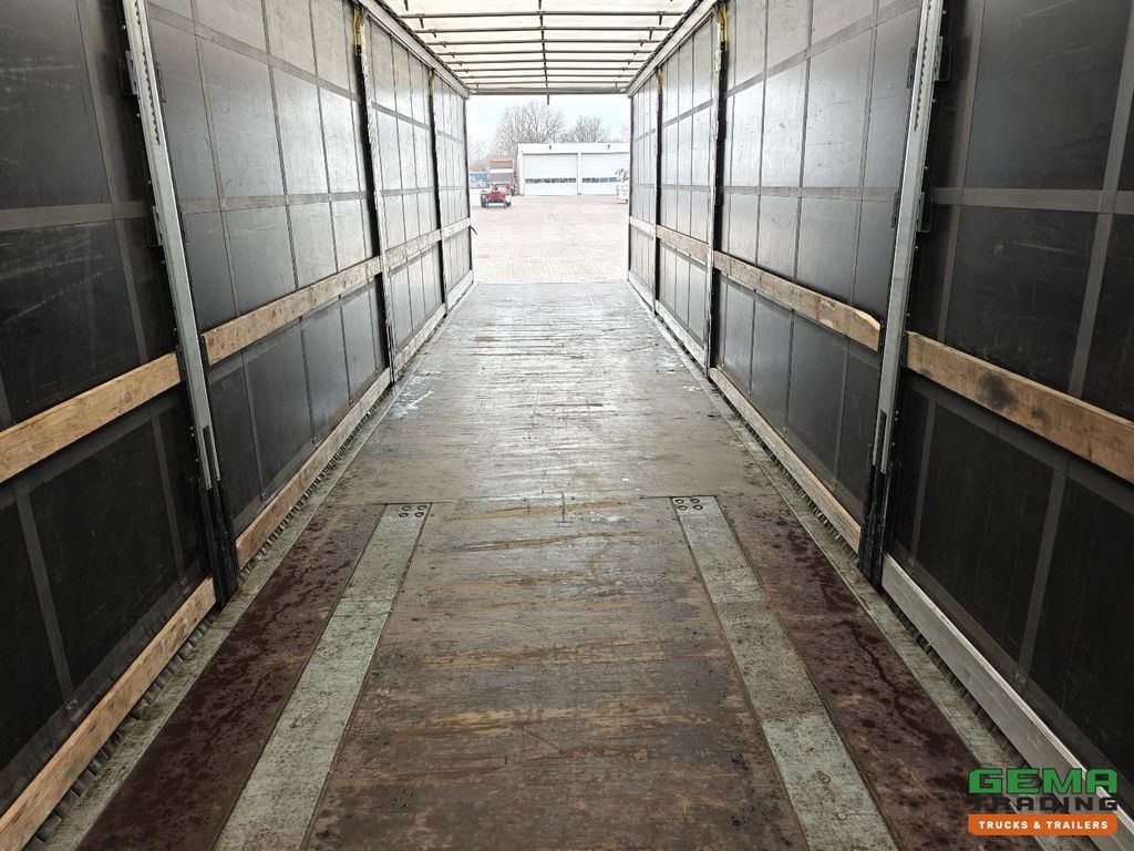 Schmitz Cargobull SCB S3 3-axle Schmitz - Sliding tarpaulin/roof - Disc brakes - Toolbox - 06/2026 MOT