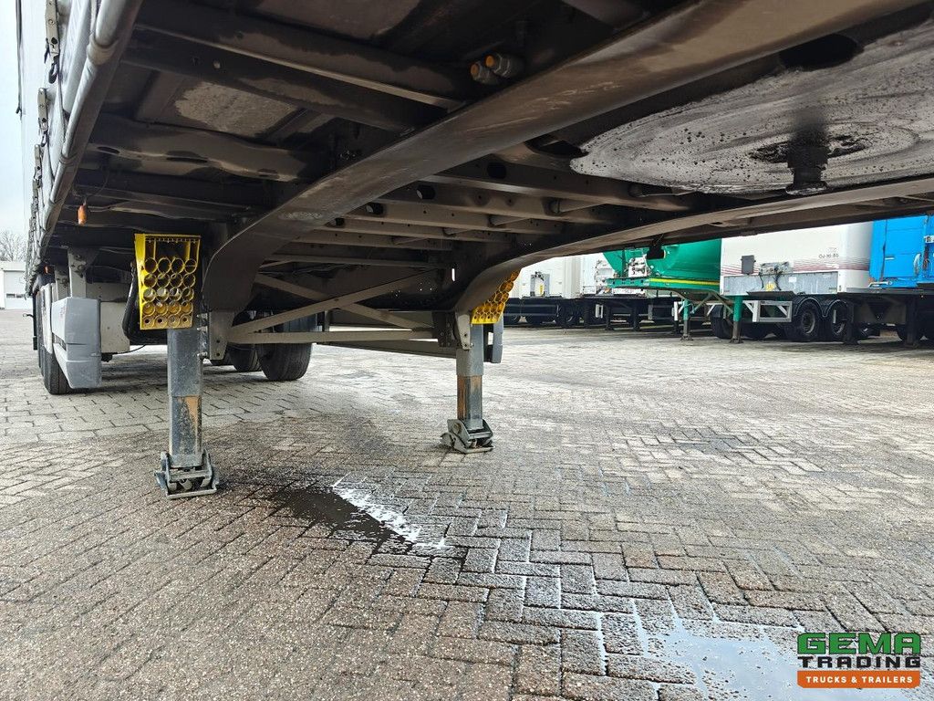 Schmitz Cargobull SCB S3 3-axle Schmitz - Sliding tarpaulin/roof - Disc brakes - Toolbox - 06/2026 MOT