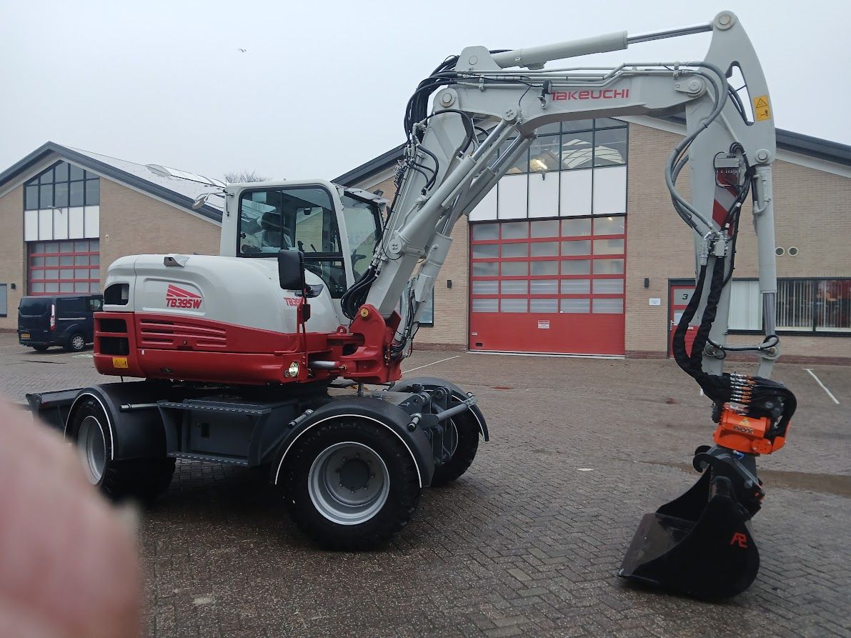 Takeuchi TB395W 350 uur