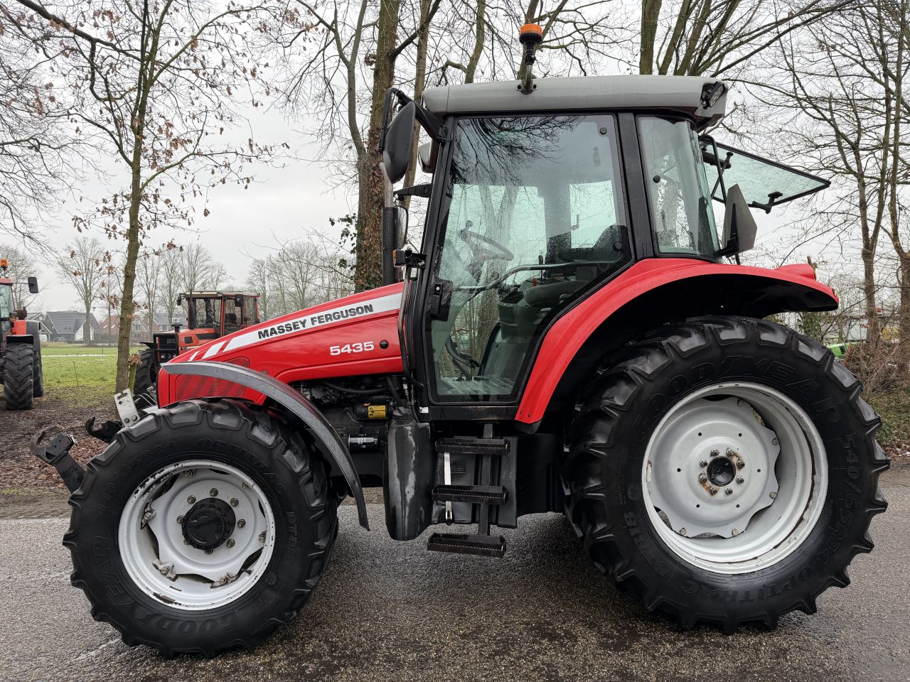 Massey Ferguson 5435