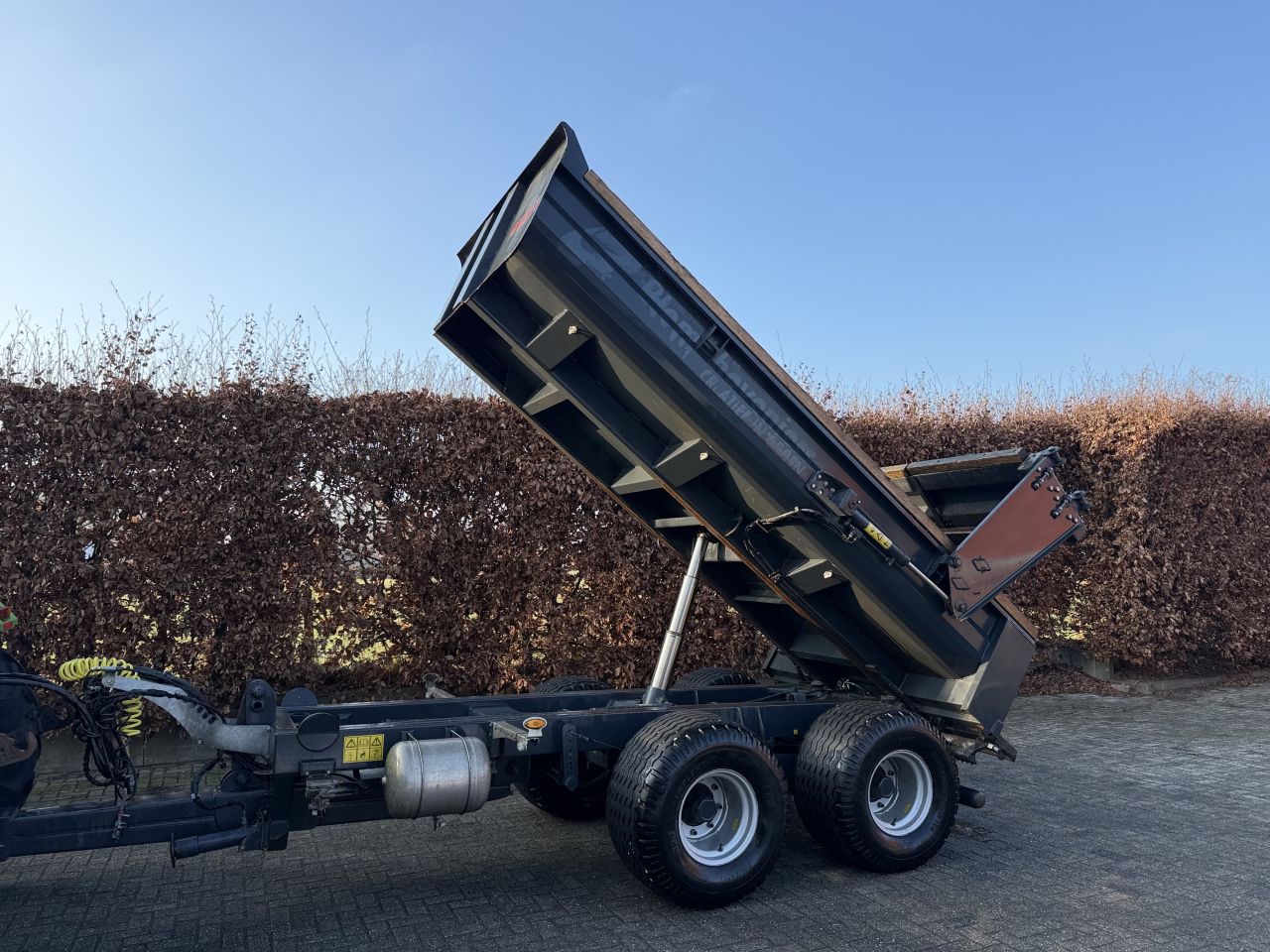 Vaia N10 kipper , achterklep met deuren!