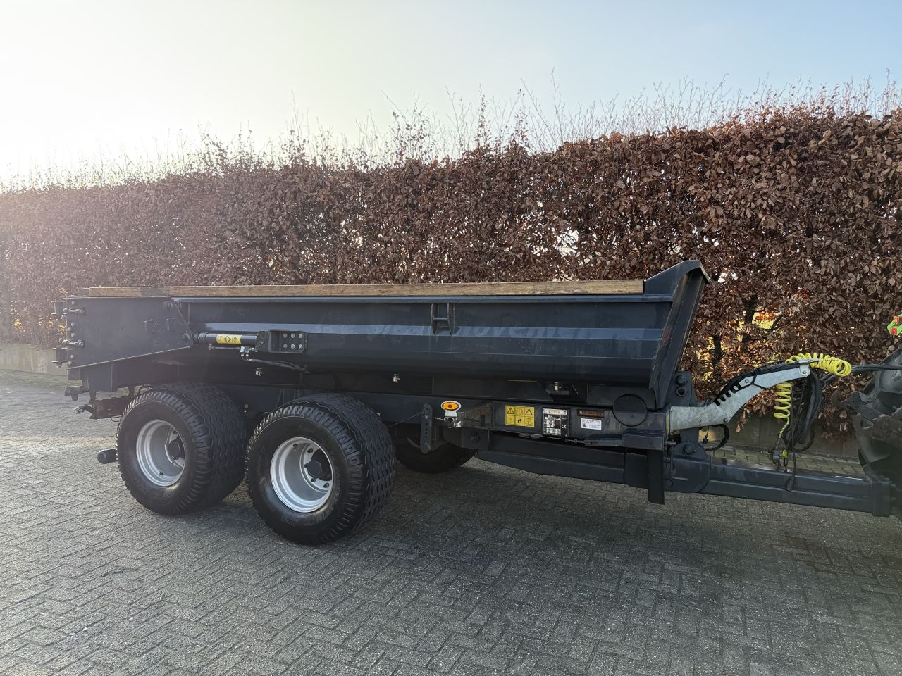 Vaia N10 kipper , achterklep met deuren!