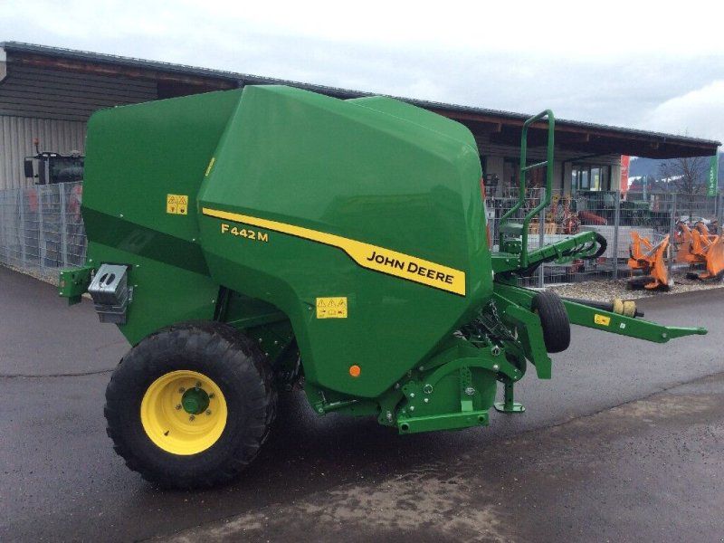 John Deere F442M