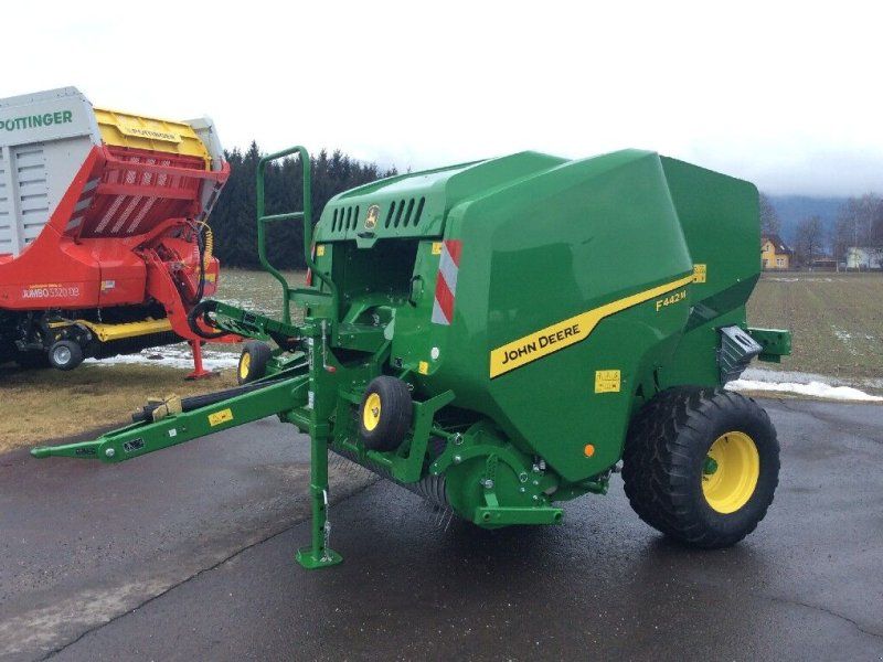 John Deere F442M