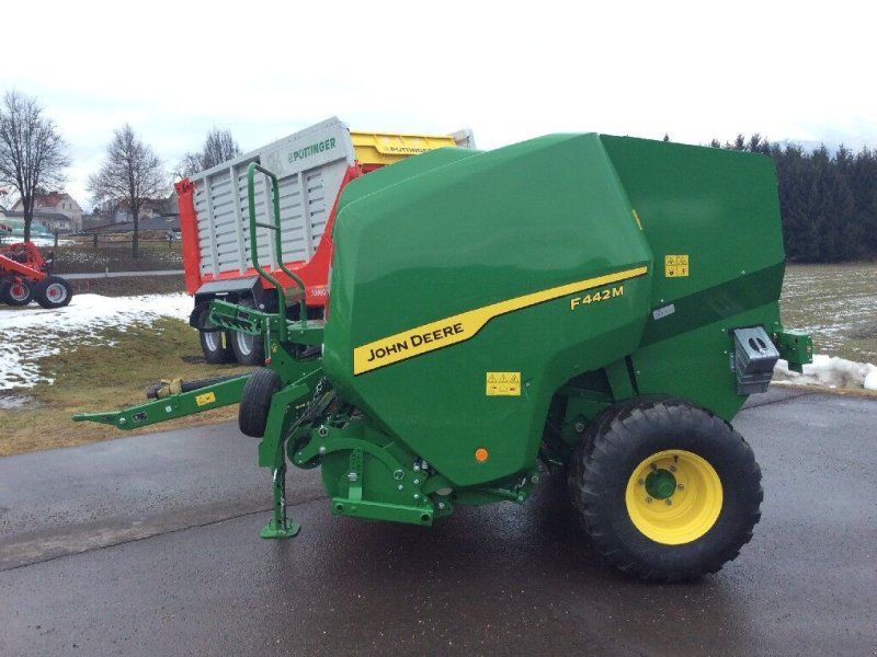 John Deere F442M