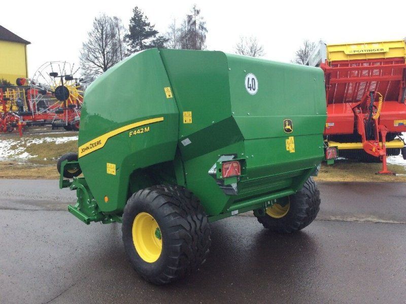 John Deere F442M