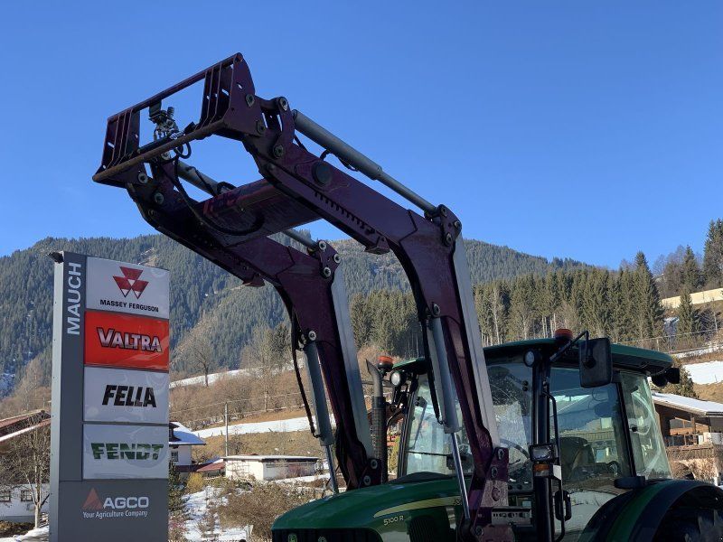 John Deere 5100 R + Frontlader