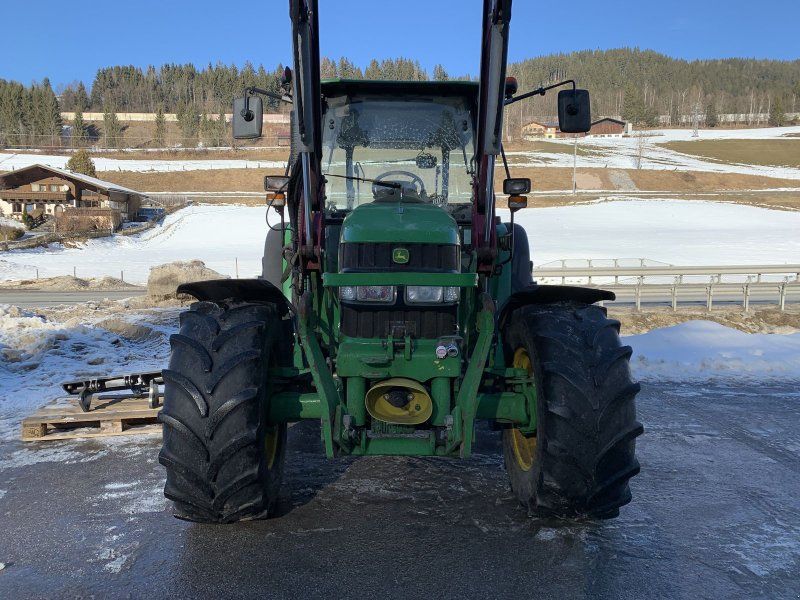 John Deere 5100 R + Frontlader