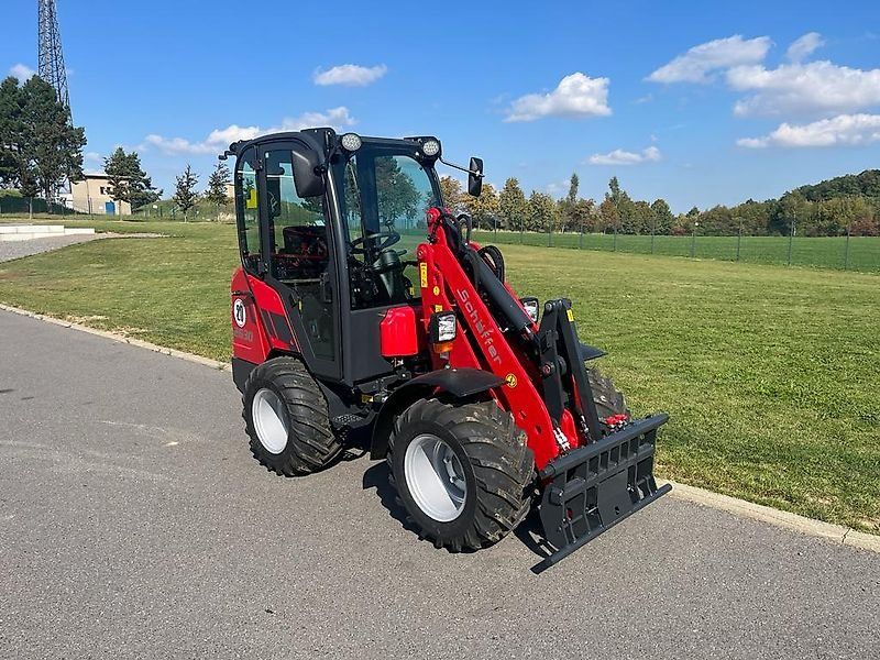 Schäffer 2630 mit Kabine