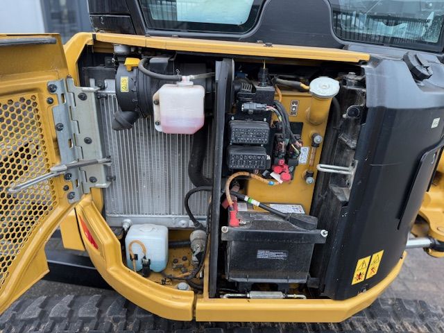 Caterpillar 3027 bj2021 1600u 2.8T Minigraver Minikraan ZGST