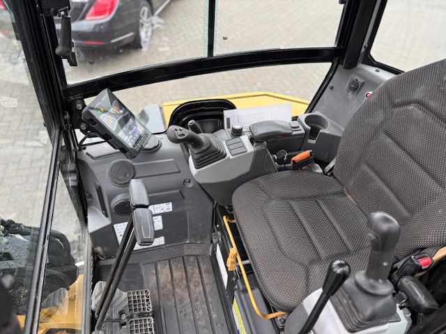 Caterpillar 3027 bj2021 1600u 2.8T Minigraver Minikraan ZGST