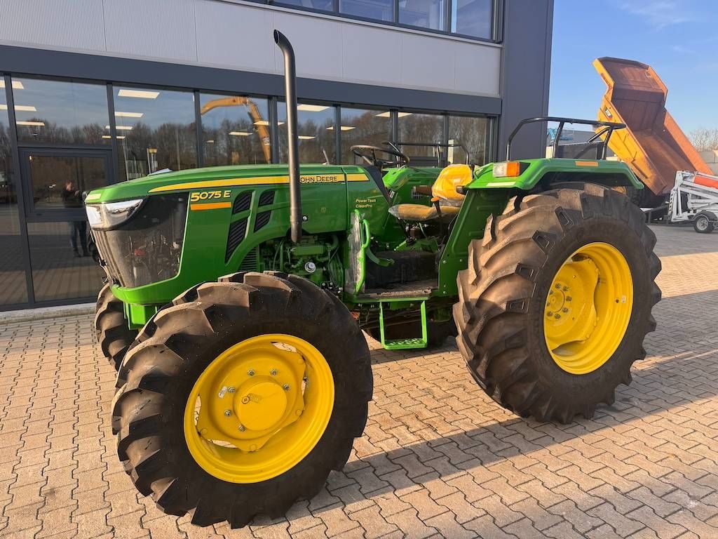 John Deere 5075 E