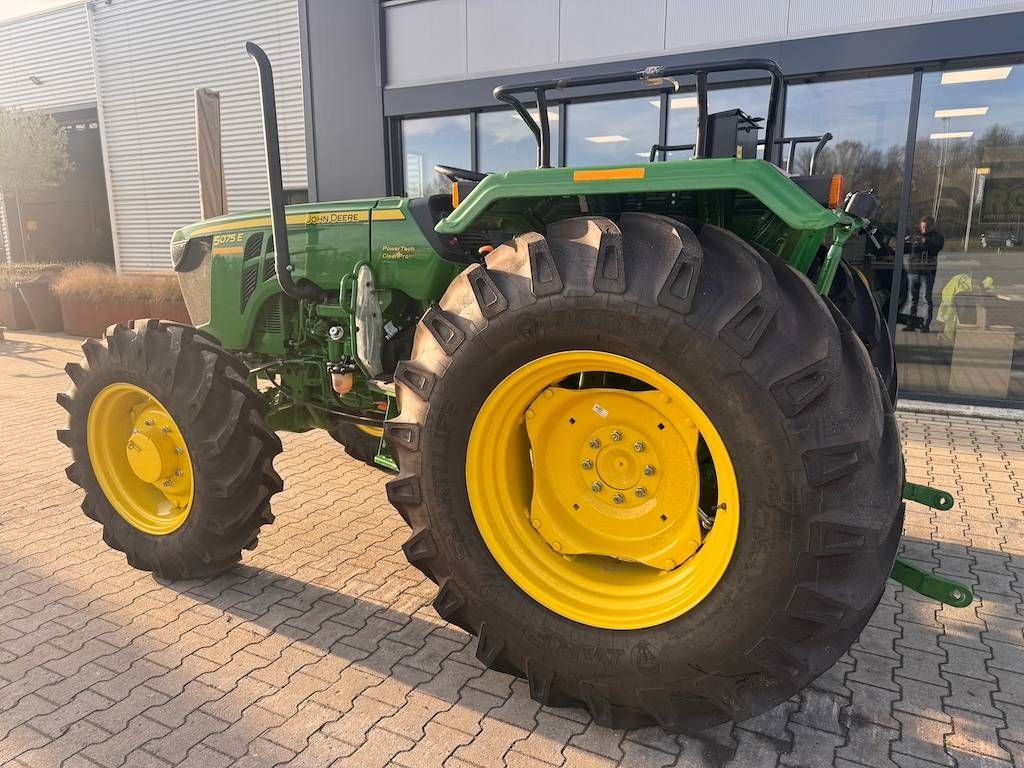 John Deere 5075 E