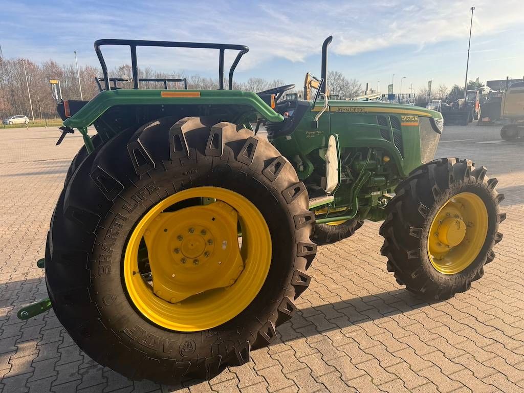 John Deere 5075 E