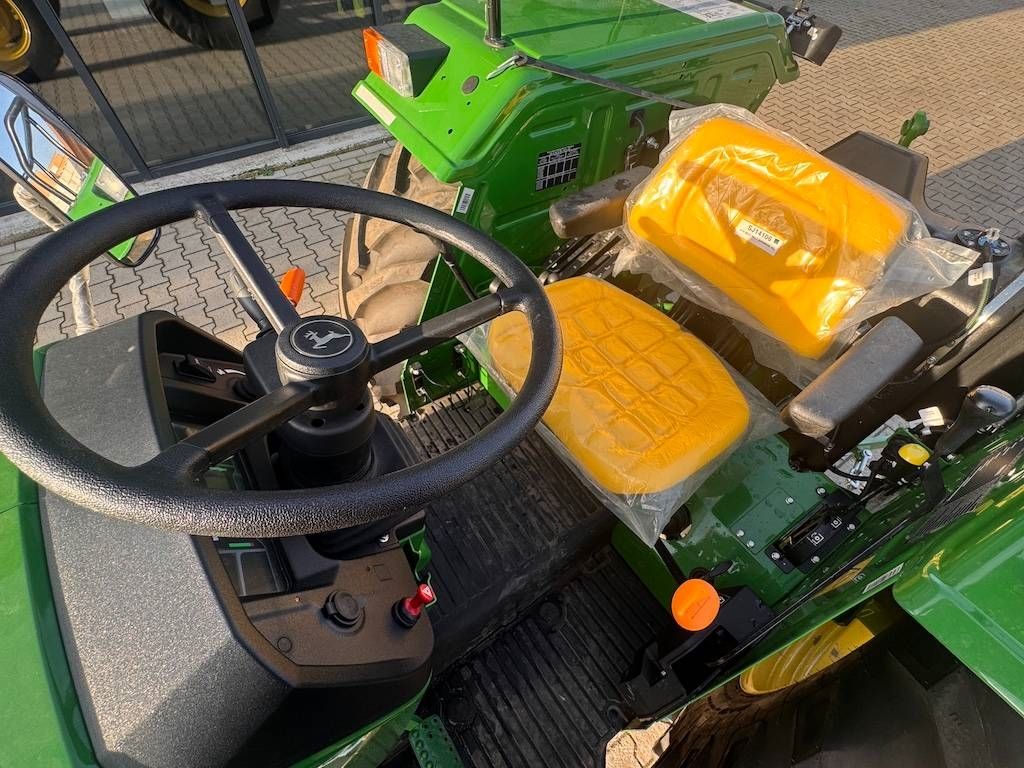 John Deere 5075 E