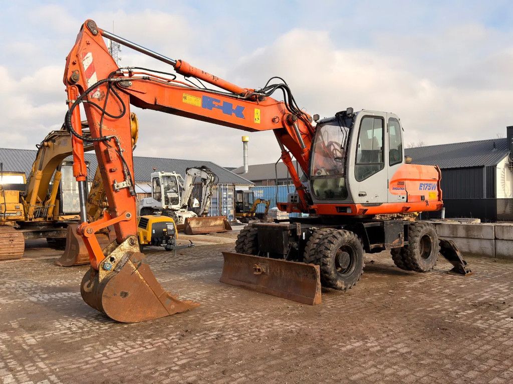 Fiat Kobelco E175W