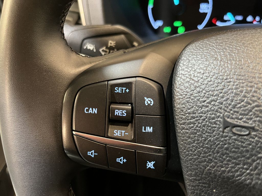 Ford E-Transit 350 L2H2 Trend 68 kWh / 100% Elektrisch !! / Airco / Cruise Control / CarPlay / Camera / Navigatie / 3-Zits / 6.500 KM !!