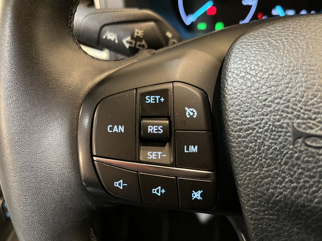 Ford E-Transit 350 L2H2 Trend 68 kWh / 100% Elektrisch !! / Airco / Cruise Control / CarPlay / Camera / Navigatie / 3-Zits / 10.000 KM !!