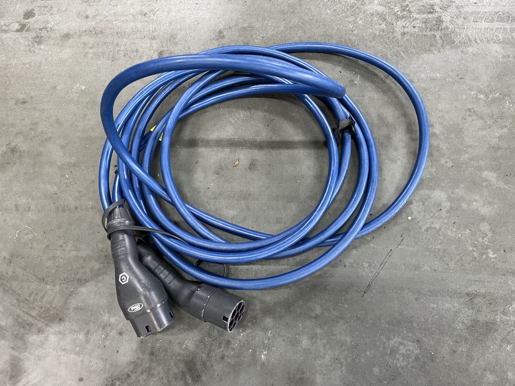 Ford E-Transit 350 L2H2 Trend 68 KwH / 100% Elektrisch !! / Airco / Cruise Control / CarPlay / Camera / Navigatie / 3-Zits / 11.000 KM !!