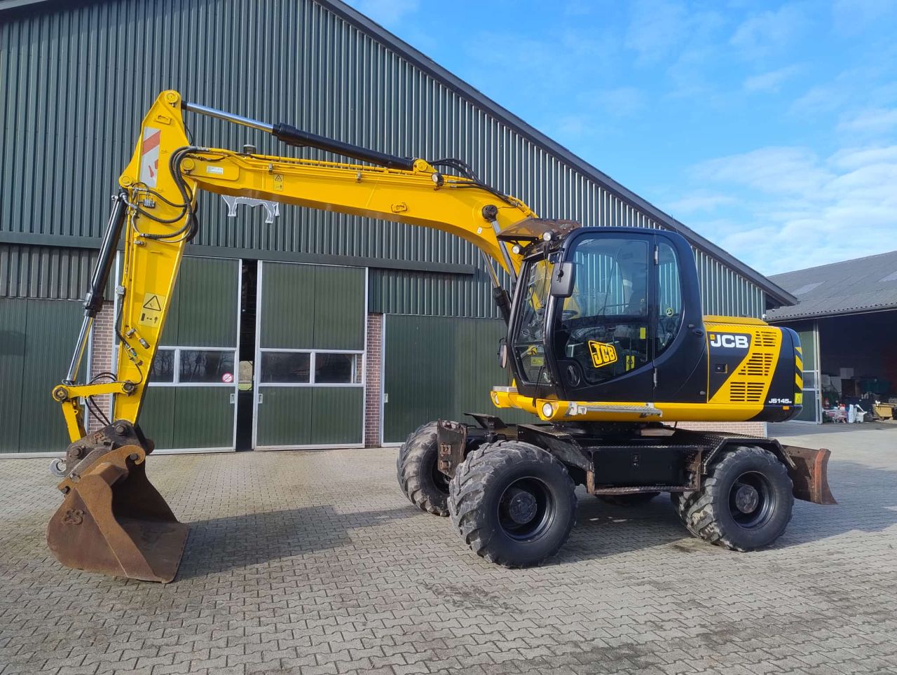 JCB JS145W