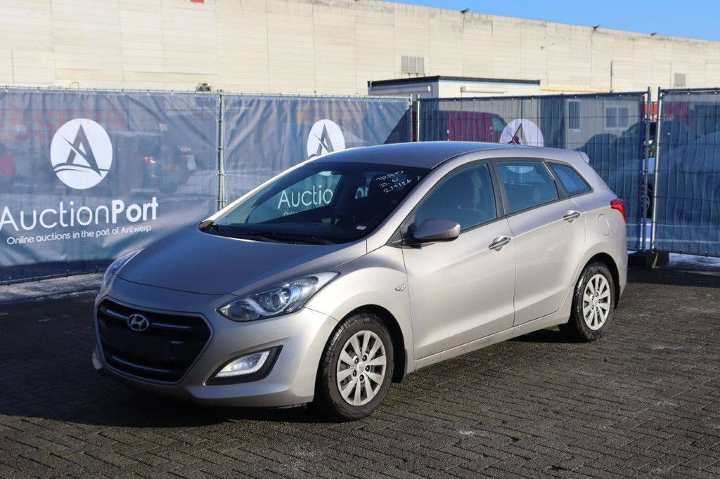Passenger car Hyundai i30 Diesel 110 hp 2016 (Margin)