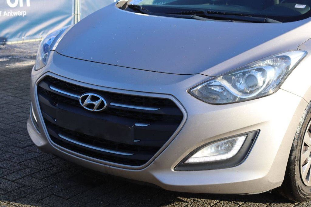 Passenger car Hyundai i30 Diesel 110 hp 2016 (Margin)