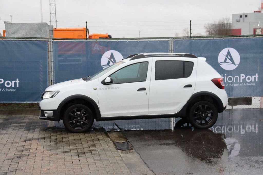 SUV Dacia Sandero Stepway Benzin 90 PS 2014 (Marge)