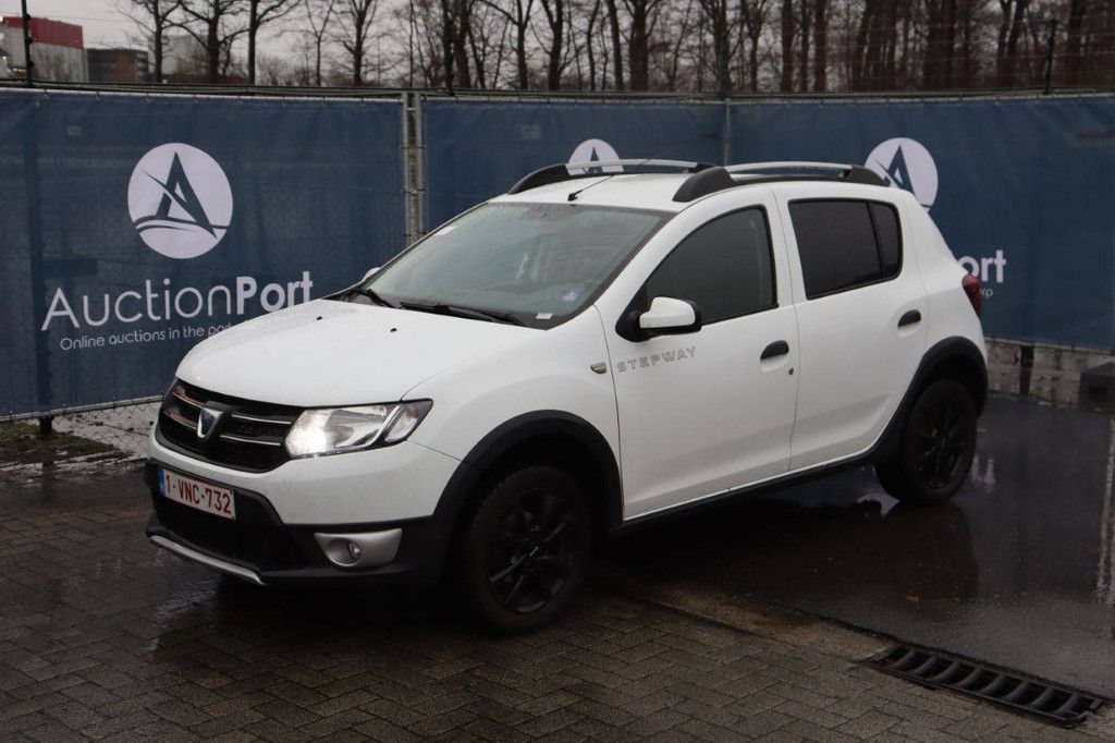 SUV Dacia Sandero Stepway Benzin 90 PS 2014 (Marge)