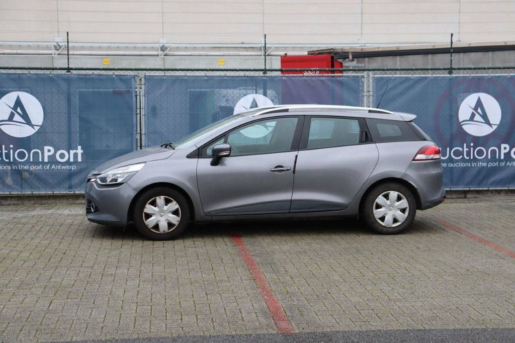 Renault Clio Pkw Benzin 74 PS 2013 (Margin)